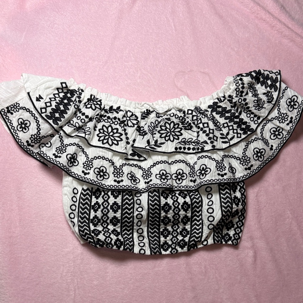 Savanna Jane Black and White Off-Shoulder Top